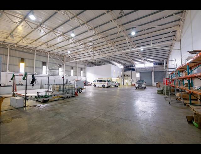 1,150M² WAREHOUSE RENTED IN CAPRICORN